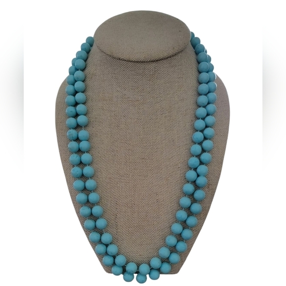 Vintage Jewelry - Elegant Blue Beaded Necklace